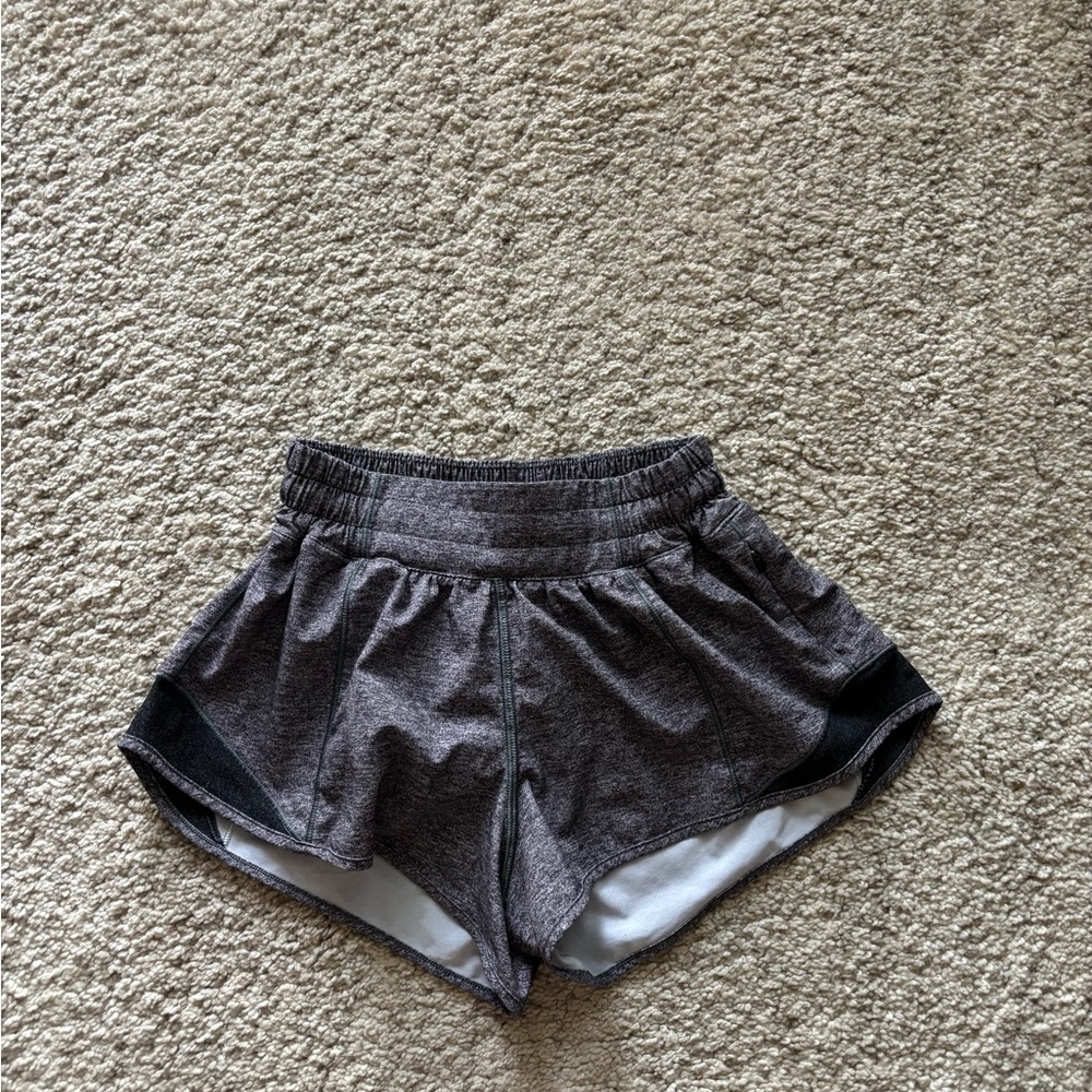 lululemon athletica Women's Heathered Gray Hottie Hot Shorts - Picture 4 of 6